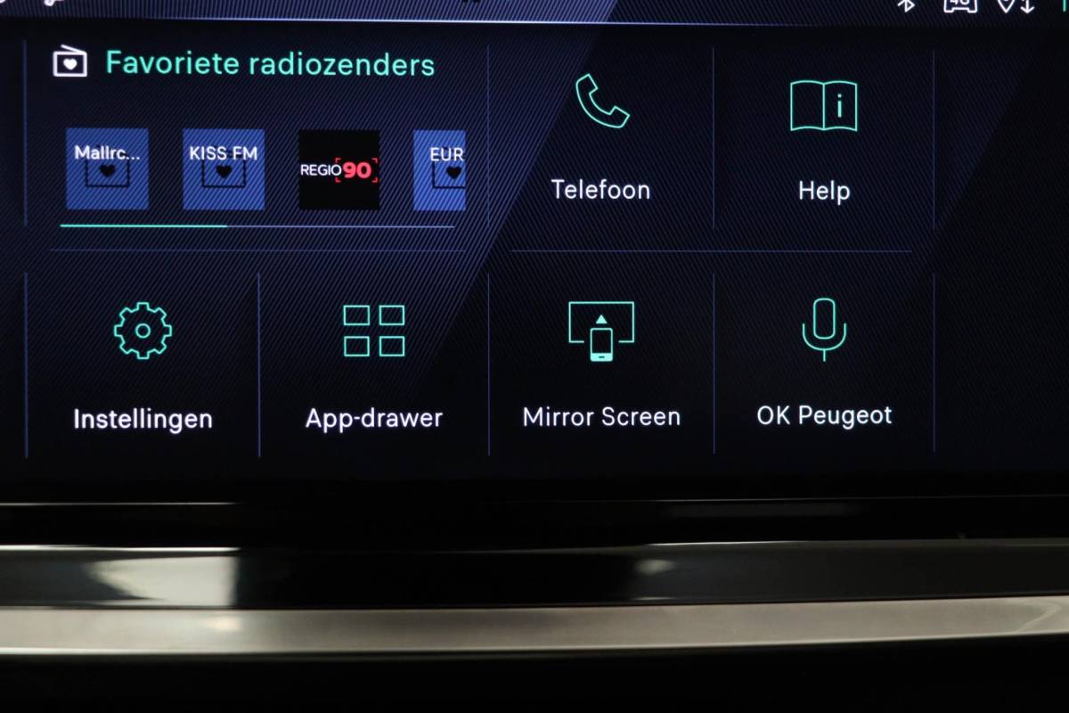 Peugeot 2008 Peugeot 2008 1.2 PureTech 100 Allure | NAVI PACK | LED HALF LEDER | DAB | APPLE | CAMERA