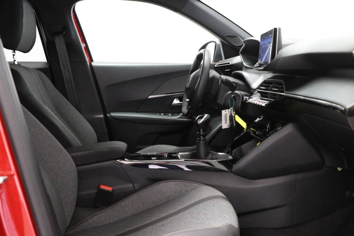 Peugeot 2008 Peugeot 2008 1.2 PureTech 100 Allure | NAVI PACK | LED HALF LEDER | DAB | APPLE | CAMERA