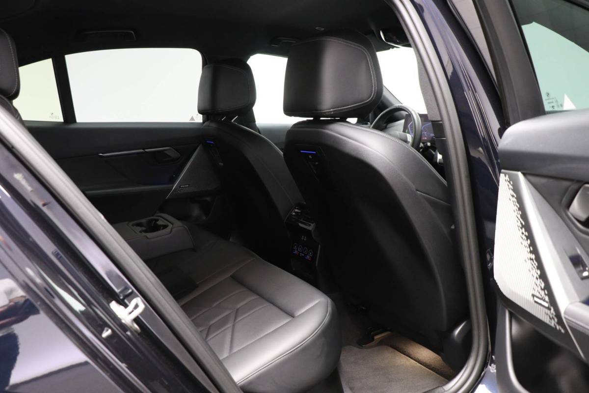 BMW 5 Serie BMW 5-serie 520i M-Sport | COMFORT / INNOVATION / TRAVEL- PACK | HEAD UP | STOELKOELING | STUURVERWARMING | 360 CAMERA