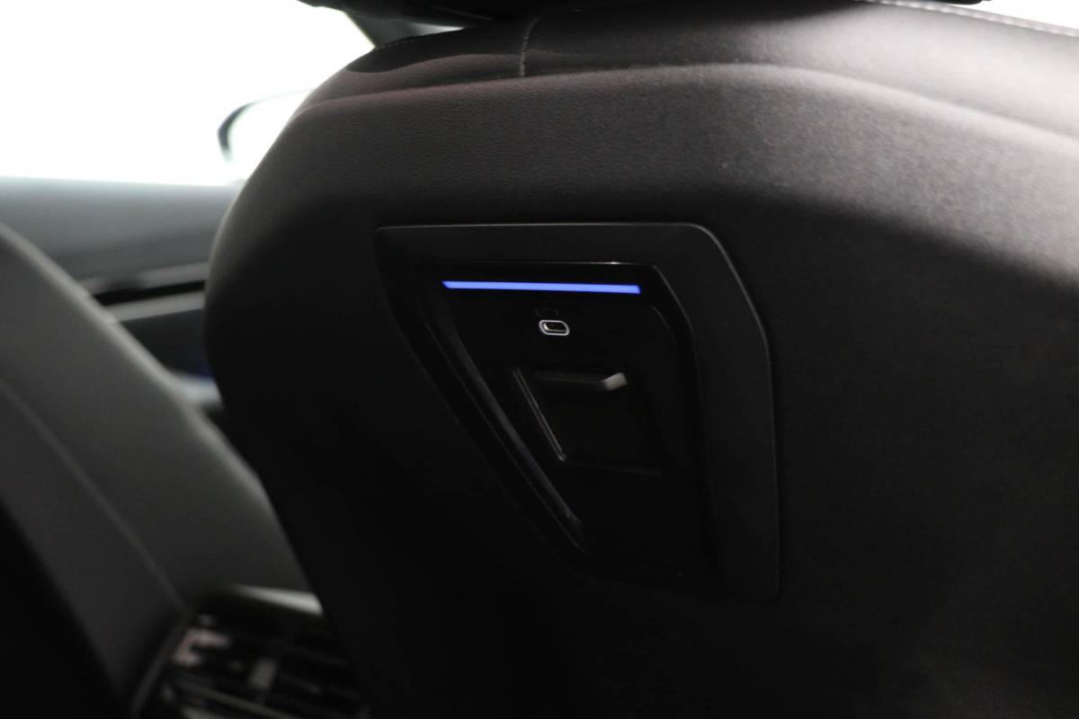 BMW 5 Serie BMW 5-serie 520i M-Sport | COMFORT / INNOVATION / TRAVEL- PACK | HEAD UP | STOELKOELING | STUURVERWARMING | 360 CAMERA