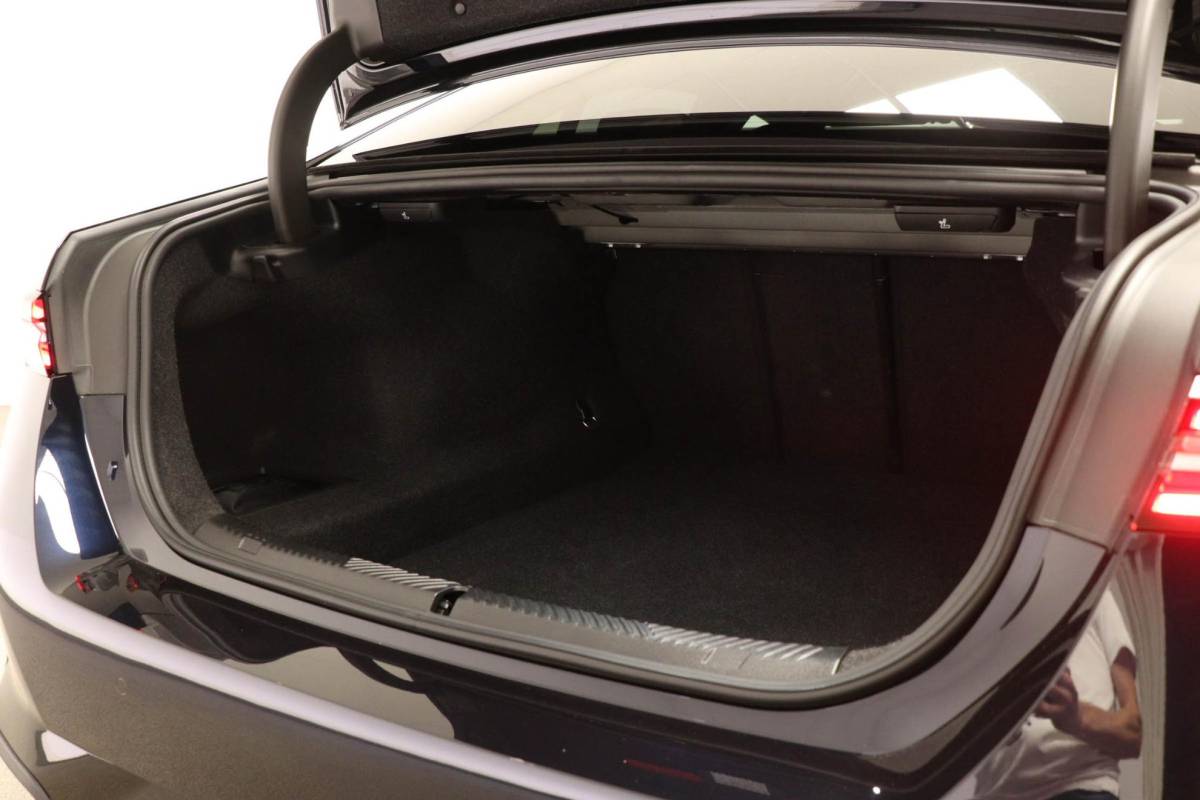 BMW 5 Serie BMW 5-serie 520i M-Sport | COMFORT / INNOVATION / TRAVEL- PACK | HEAD UP | STOELKOELING | STUURVERWARMING | 360 CAMERA