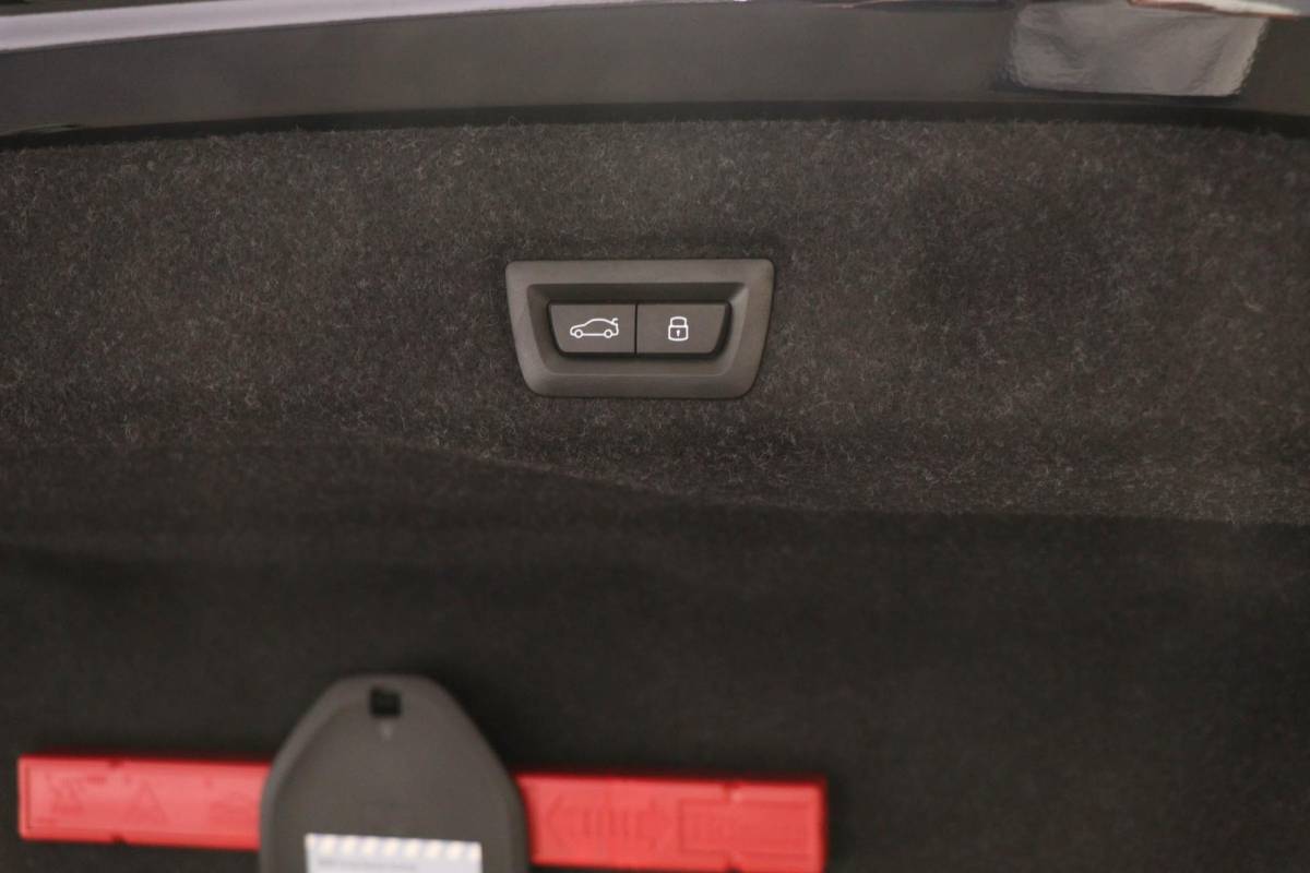 BMW 5 Serie BMW 5-serie 520i M-Sport | COMFORT / INNOVATION / TRAVEL- PACK | HEAD UP | STOELKOELING | STUURVERWARMING | 360 CAMERA