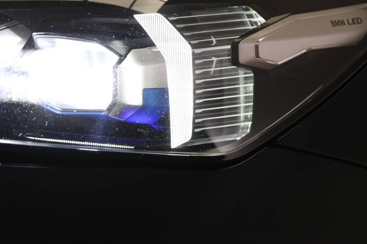 BMW 5 Serie BMW 5-serie 520i M-Sport | COMFORT / INNOVATION / TRAVEL- PACK | HEAD UP | STOELKOELING | STUURVERWARMING | 360 CAMERA