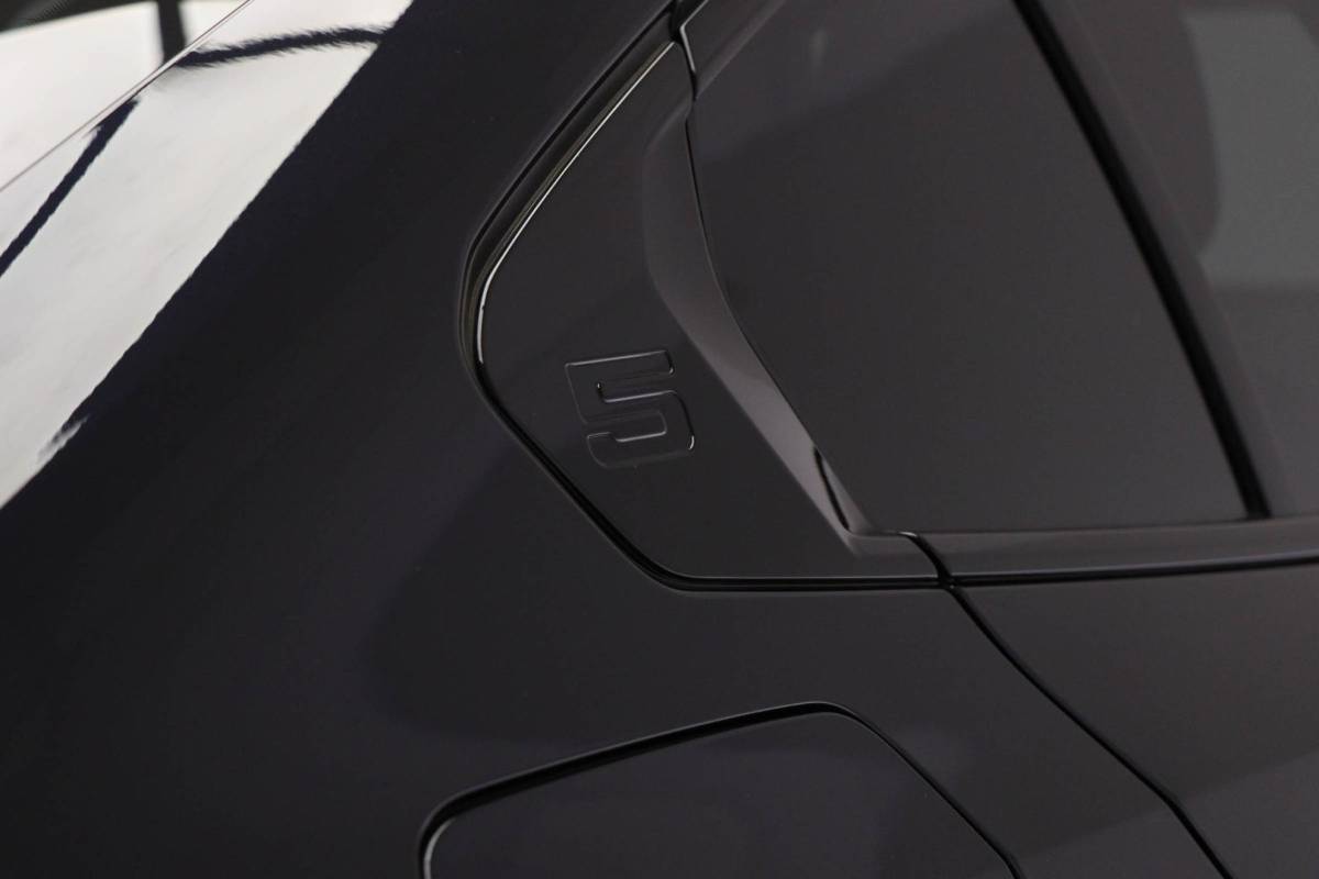 BMW 5 Serie BMW 5-serie 520i M-Sport | COMFORT / INNOVATION / TRAVEL- PACK | HEAD UP | STOELKOELING | STUURVERWARMING | 360 CAMERA