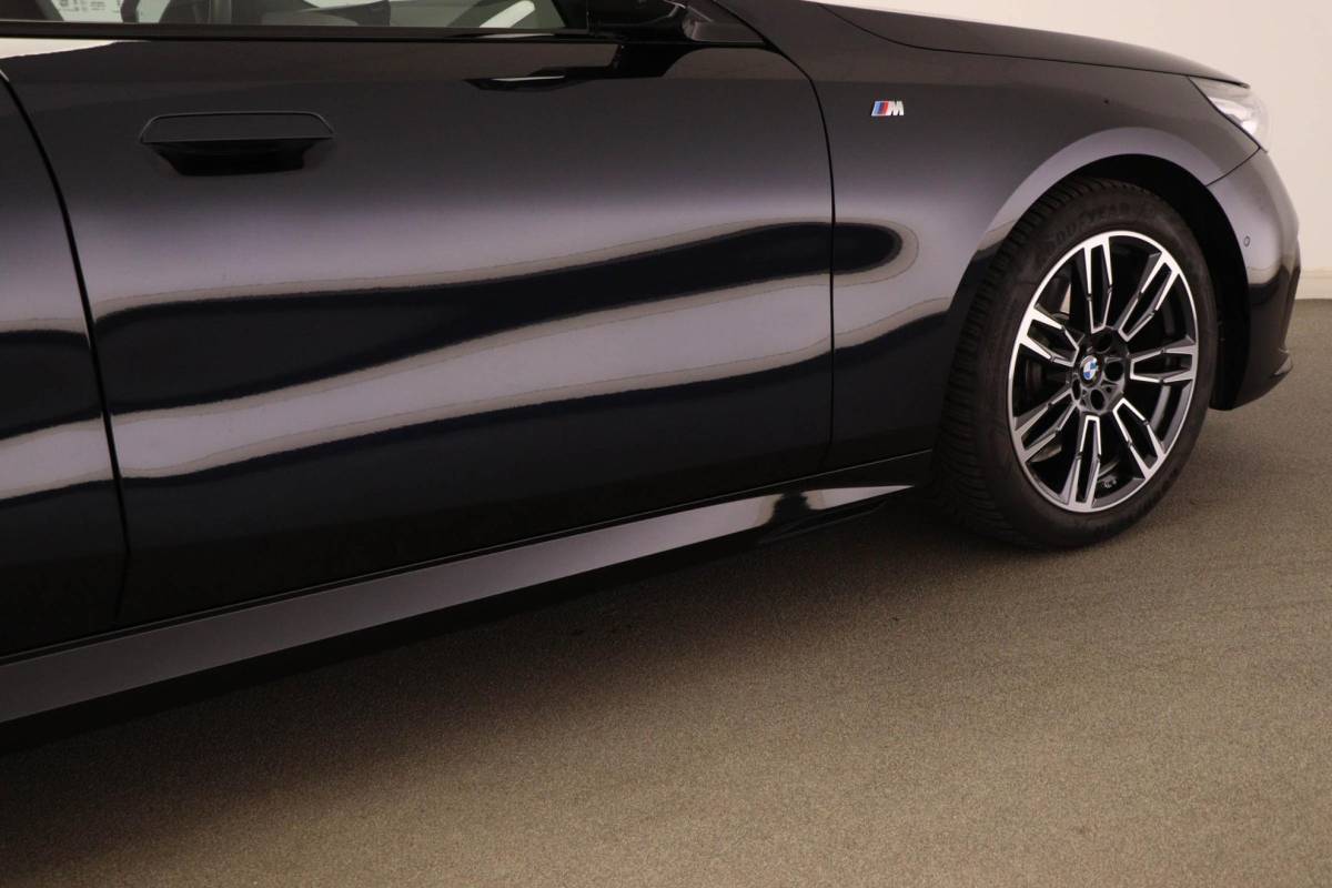 BMW 5 Serie BMW 5-serie 520i M-Sport | COMFORT / INNOVATION / TRAVEL- PACK | HEAD UP | STOELKOELING | STUURVERWARMING | 360 CAMERA