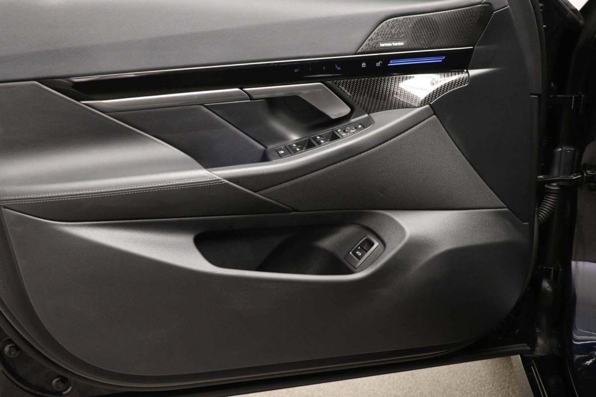 BMW 5 Serie BMW 5-serie 520i M-Sport | COMFORT / INNOVATION / TRAVEL- PACK | HEAD UP | STOELKOELING | STUURVERWARMING | 360 CAMERA