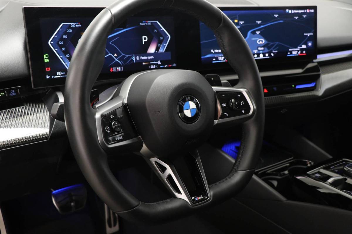 BMW 5 Serie BMW 5-serie 520i M-Sport | COMFORT / INNOVATION / TRAVEL- PACK | HEAD UP | STOELKOELING | STUURVERWARMING | 360 CAMERA