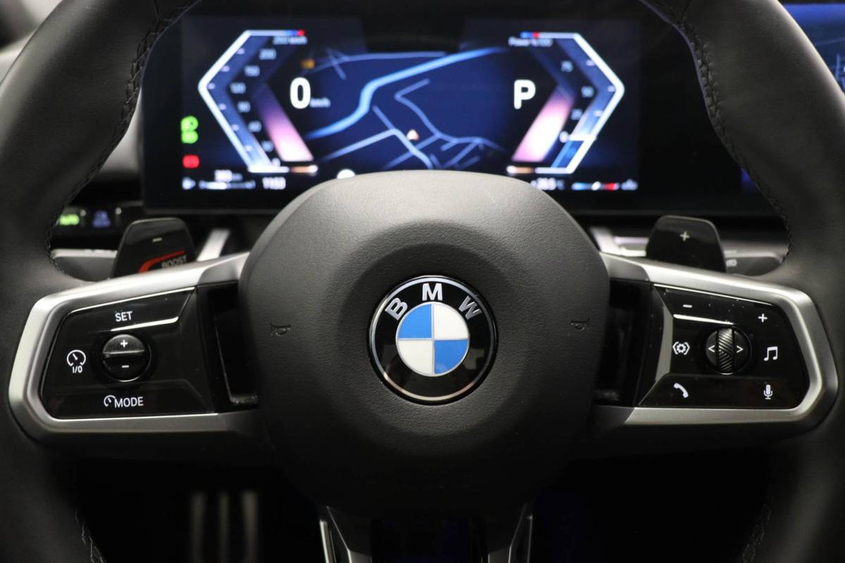 BMW 5 Serie BMW 5-serie 520i M-Sport | COMFORT / INNOVATION / TRAVEL- PACK | HEAD UP | STOELKOELING | STUURVERWARMING | 360 CAMERA