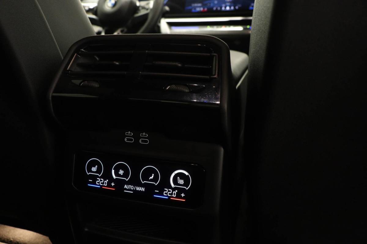 BMW 5 Serie BMW 5-serie 520i M-Sport | COMFORT / INNOVATION / TRAVEL- PACK | HEAD UP | STOELKOELING | STUURVERWARMING | 360 CAMERA