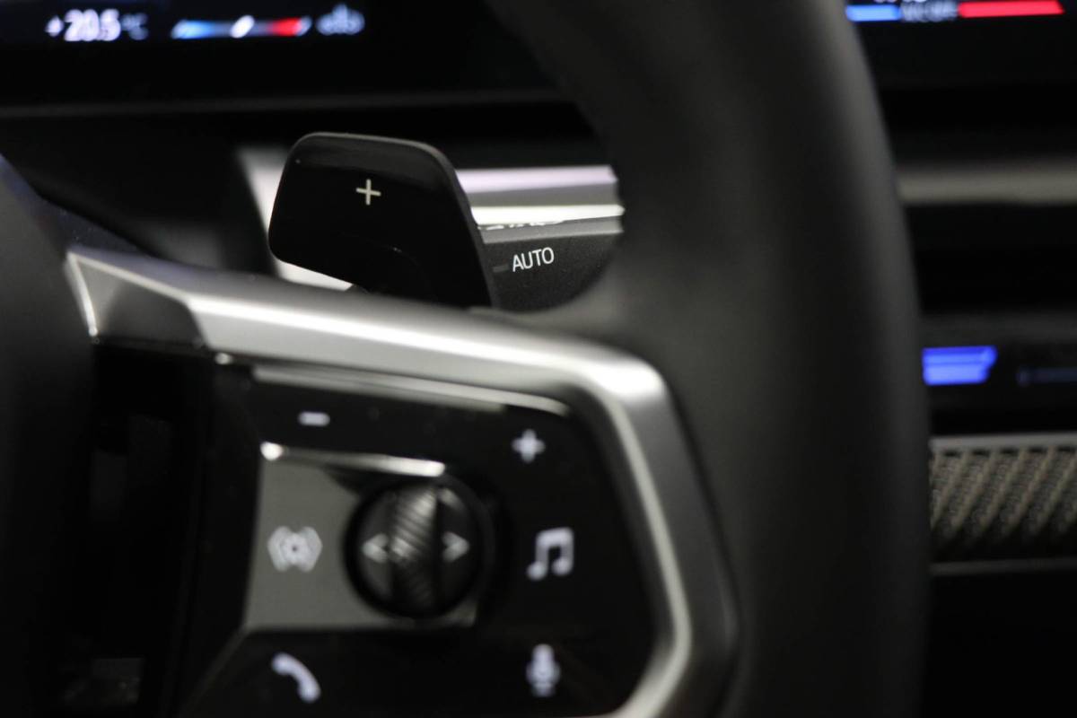 BMW 5 Serie BMW 5-serie 520i M-Sport | COMFORT / INNOVATION / TRAVEL- PACK | HEAD UP | STOELKOELING | STUURVERWARMING | 360 CAMERA