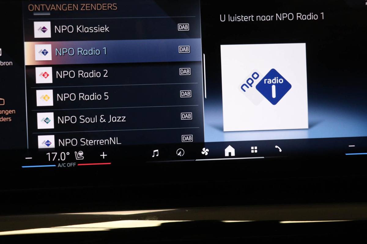 BMW 5 Serie BMW 5-serie 520i M-Sport | COMFORT / INNOVATION / TRAVEL- PACK | HEAD UP | STOELKOELING | STUURVERWARMING | 360 CAMERA