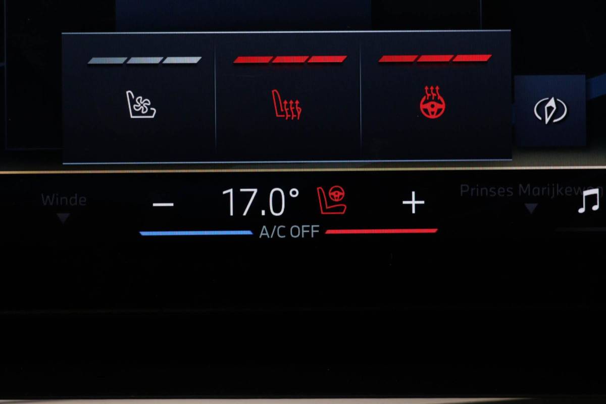 BMW 5 Serie BMW 5-serie 520i M-Sport | COMFORT / INNOVATION / TRAVEL- PACK | HEAD UP | STOELKOELING | STUURVERWARMING | 360 CAMERA