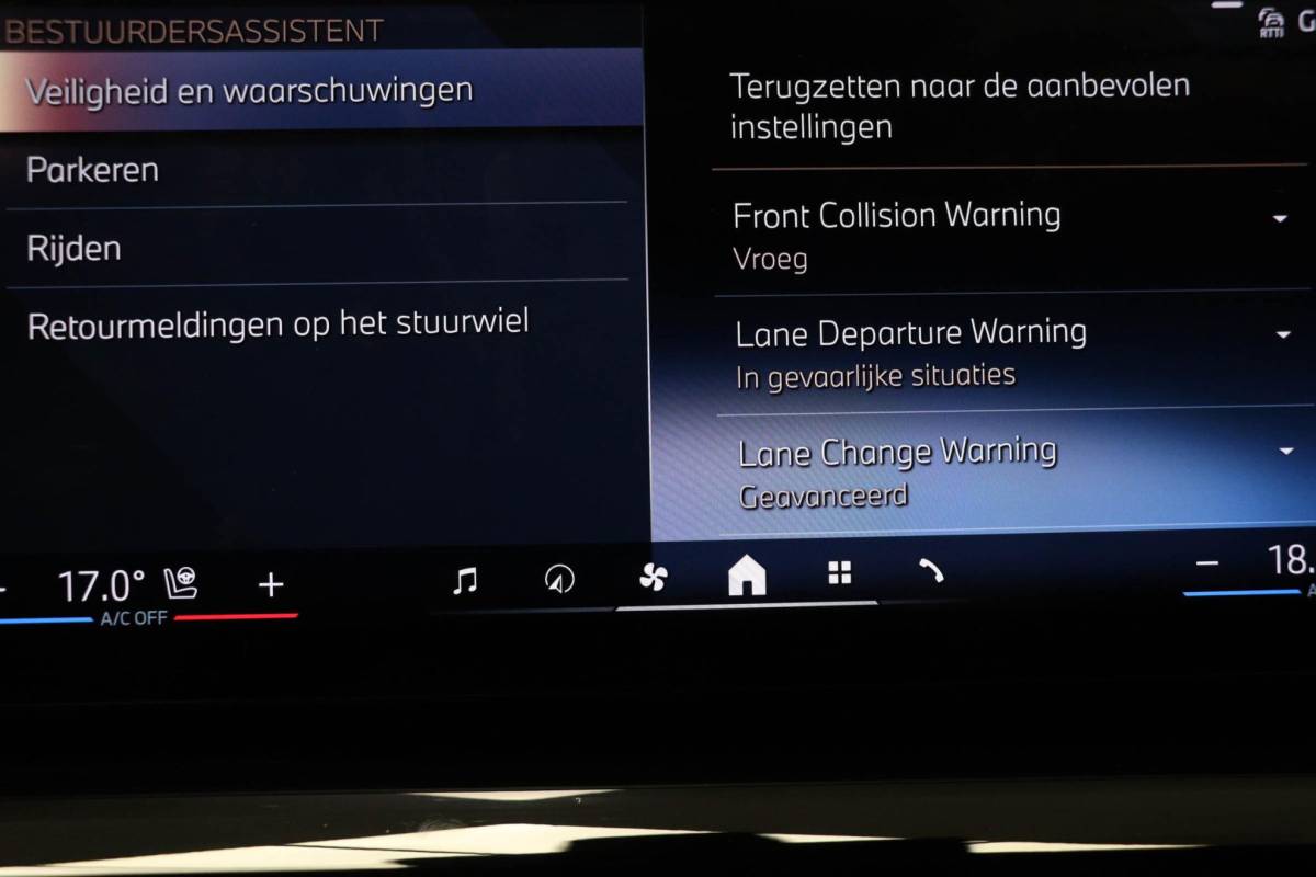 BMW 5 Serie BMW 5-serie 520i M-Sport | COMFORT / INNOVATION / TRAVEL- PACK | HEAD UP | STOELKOELING | STUURVERWARMING | 360 CAMERA