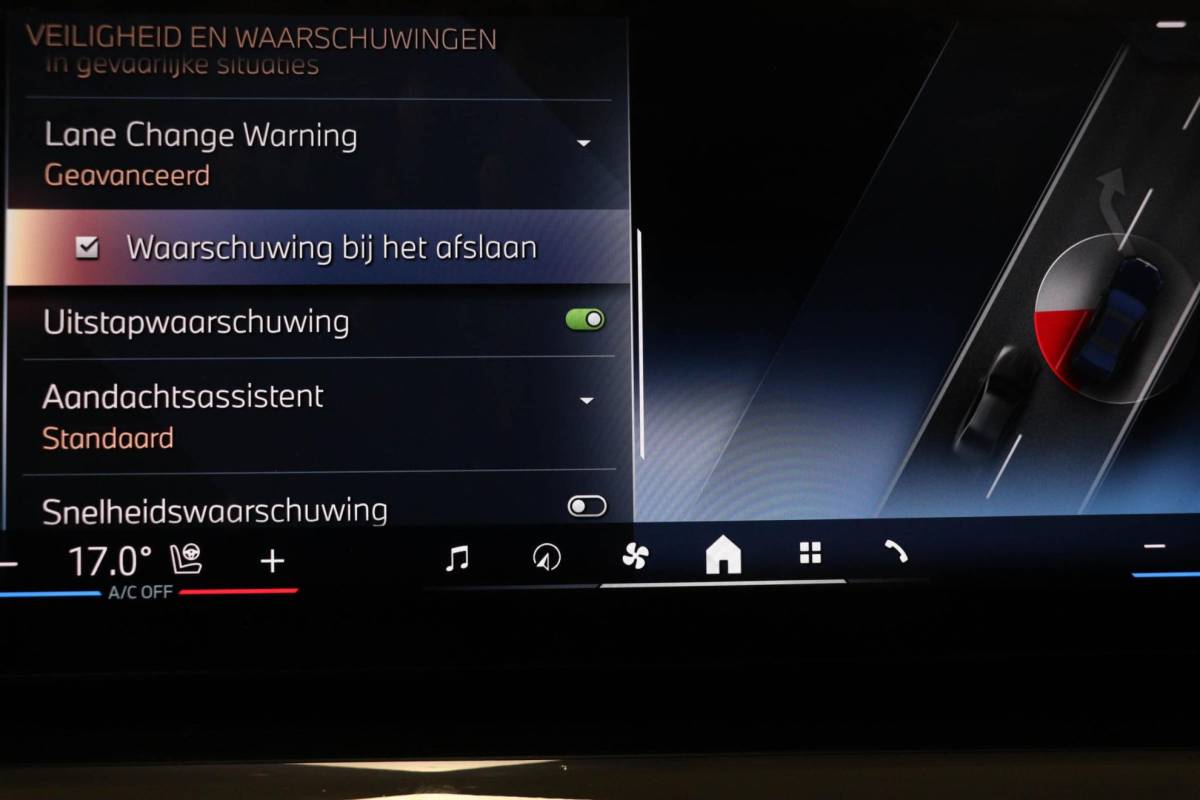 BMW 5 Serie BMW 5-serie 520i M-Sport | COMFORT / INNOVATION / TRAVEL- PACK | HEAD UP | STOELKOELING | STUURVERWARMING | 360 CAMERA