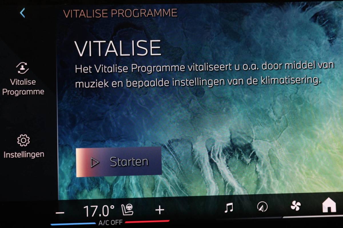 BMW 5 Serie BMW 5-serie 520i M-Sport | COMFORT / INNOVATION / TRAVEL- PACK | HEAD UP | STOELKOELING | STUURVERWARMING | 360 CAMERA