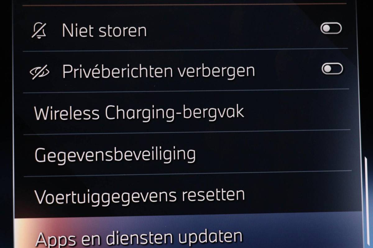 BMW 5 Serie BMW 5-serie 520i M-Sport | COMFORT / INNOVATION / TRAVEL- PACK | HEAD UP | STOELKOELING | STUURVERWARMING | 360 CAMERA