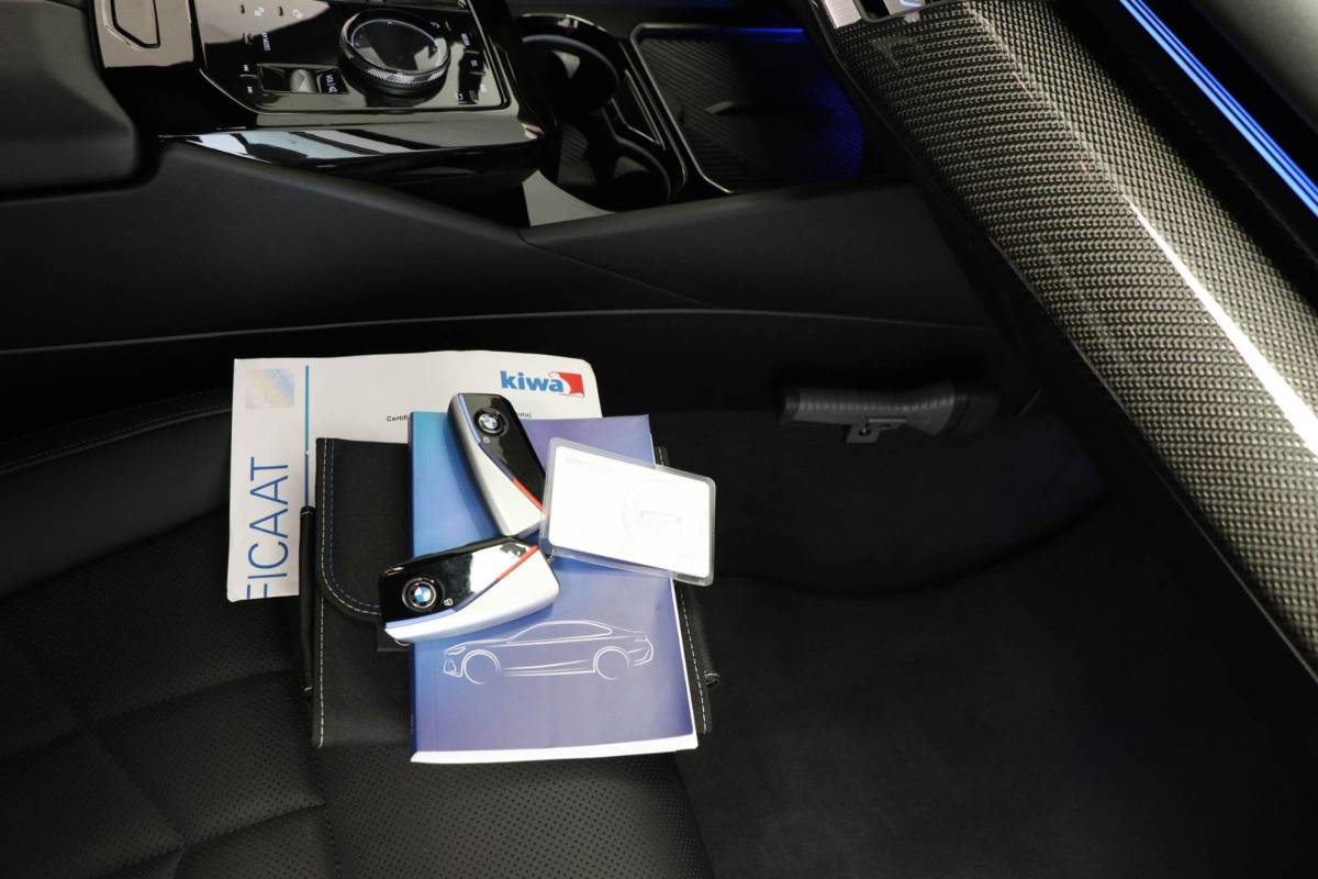 BMW 5 Serie BMW 5-serie 520i M-Sport | COMFORT / INNOVATION / TRAVEL- PACK | HEAD UP | STOELKOELING | STUURVERWARMING | 360 CAMERA