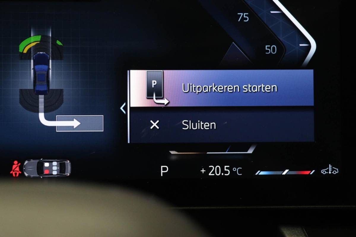 BMW 5 Serie BMW 5-serie 520i M-Sport | COMFORT / INNOVATION / TRAVEL- PACK | HEAD UP | STOELKOELING | STUURVERWARMING | 360 CAMERA