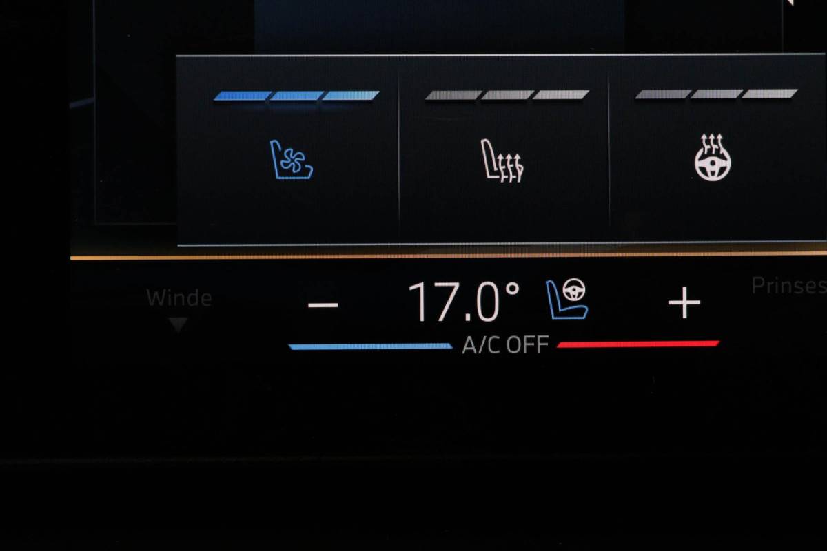 BMW 5 Serie BMW 5-serie 520i M-Sport | COMFORT / INNOVATION / TRAVEL- PACK | HEAD UP | STOELKOELING | STUURVERWARMING | 360 CAMERA