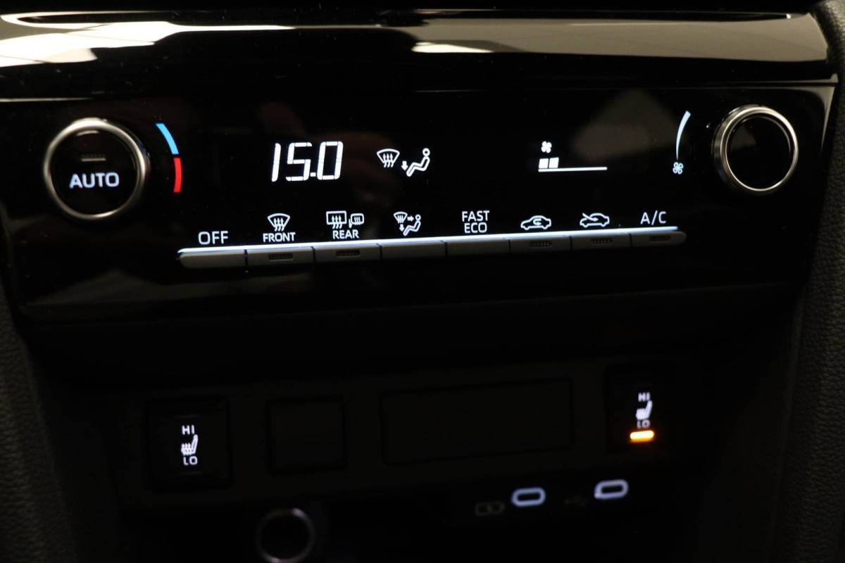 Toyota Yaris Cross Toyota Yaris Cross 1.5 Hybrid 130 Dynamic | COMFORT PACK | STUURVERWARMING | DAB | CAMERA