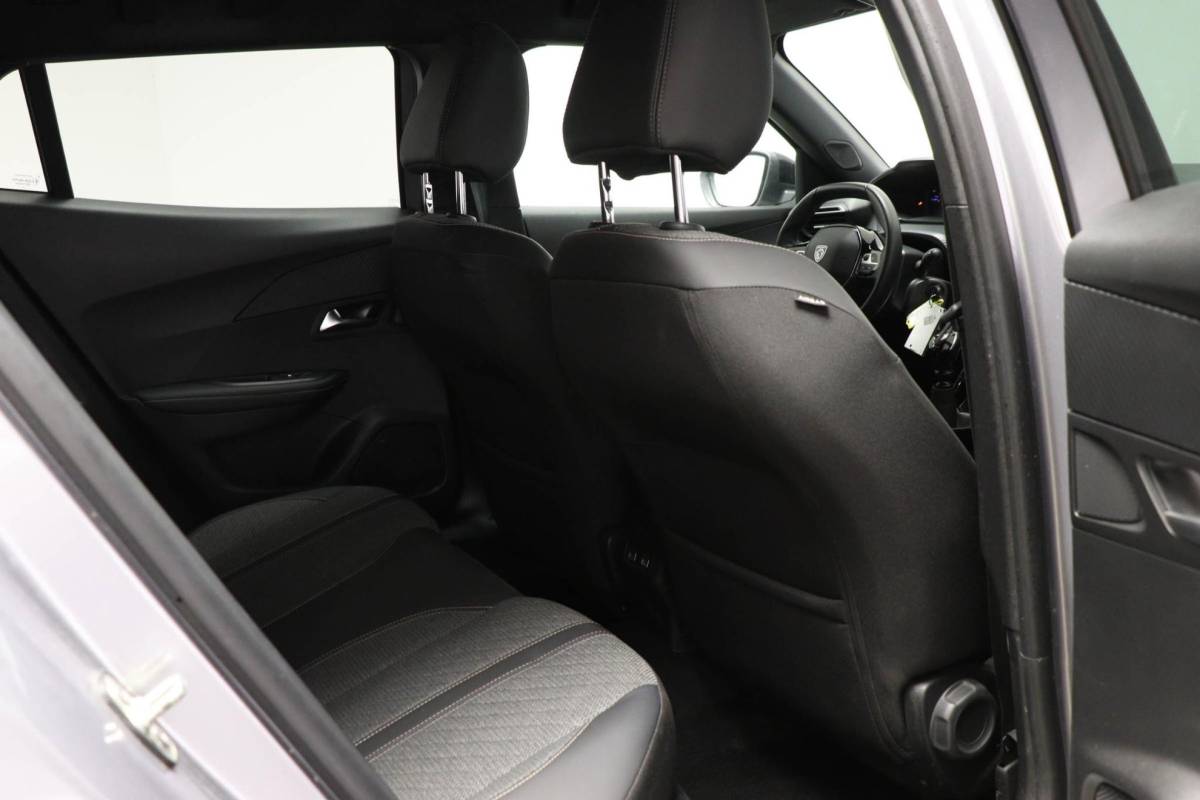 Peugeot 2008 Peugeot 2008 1.2 PureTech 100 Allure | NAVIGATIE PACK | DAB | APPLE | CAMERA