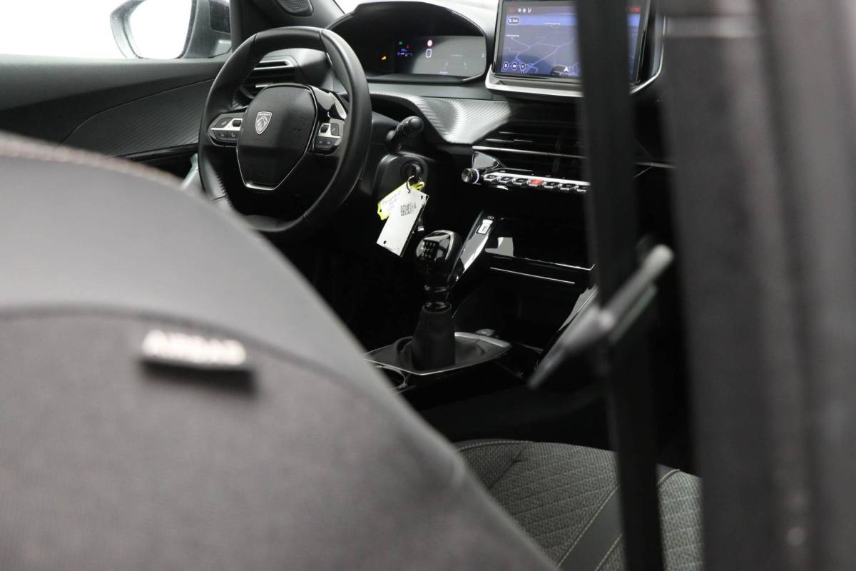 Peugeot 2008 Peugeot 2008 1.2 PureTech 100 Allure | NAVIGATIE PACK | DAB | APPLE | CAMERA