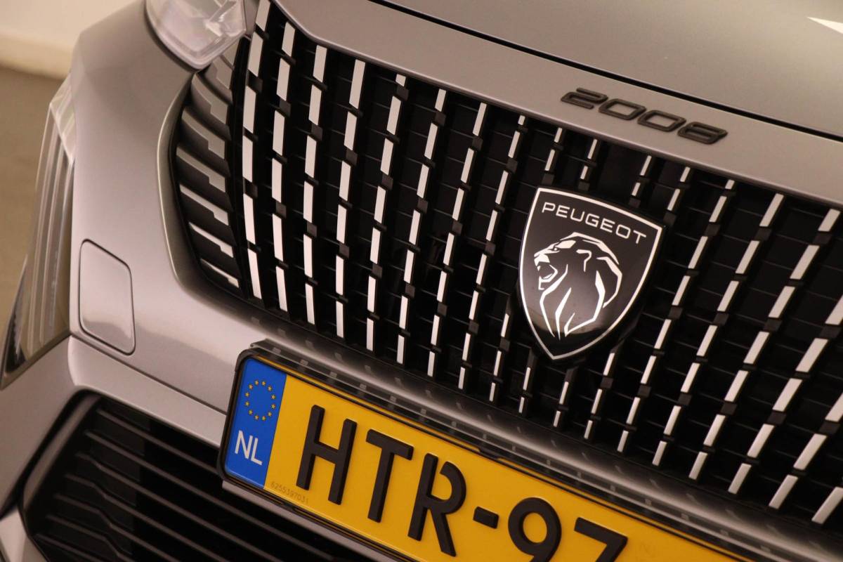 Peugeot 2008 Peugeot 2008 1.2 PureTech 100 Allure | NAVIGATIE PACK | DAB | APPLE | CAMERA