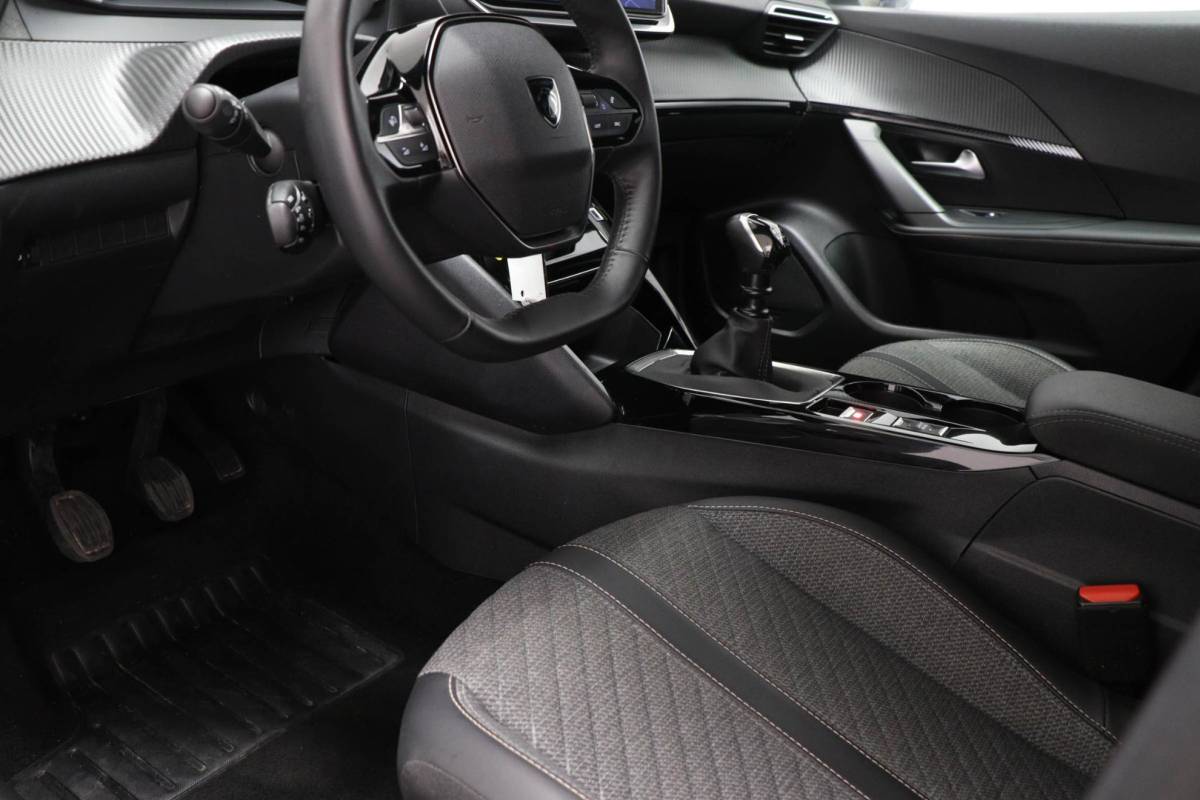 Peugeot 2008 Peugeot 2008 1.2 PureTech 100 Allure | NAVIGATIE PACK | DAB | APPLE | CAMERA