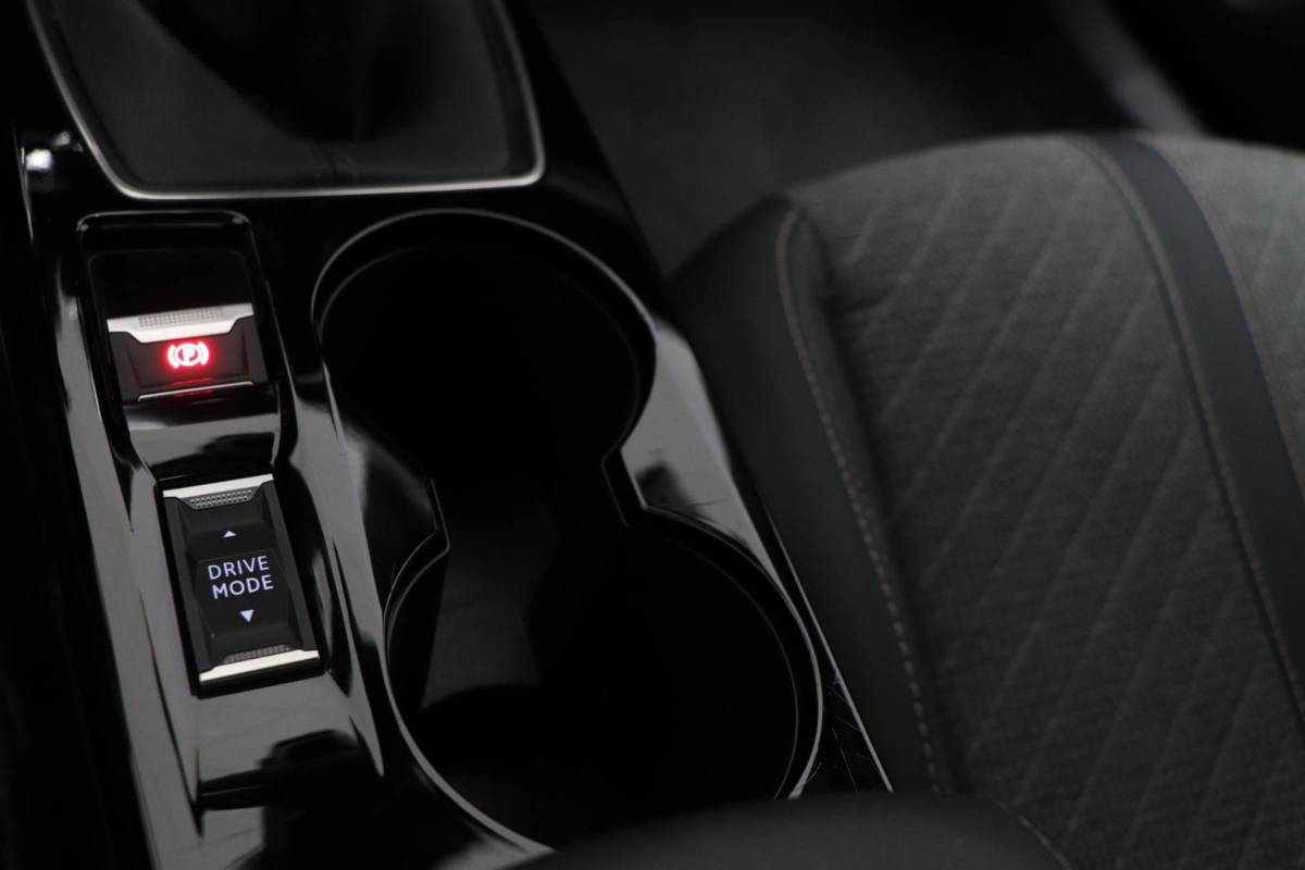Peugeot 2008 Peugeot 2008 1.2 PureTech 100 Allure | NAVIGATIE PACK | DAB | APPLE | CAMERA