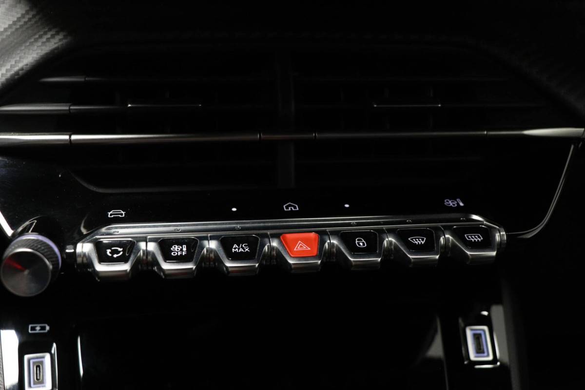 Peugeot 2008 Peugeot 2008 1.2 PureTech 100 Allure | NAVIGATIE PACK | DAB | APPLE | CAMERA
