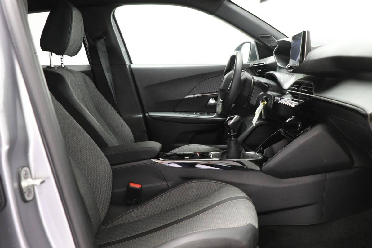 Peugeot 2008 Peugeot 2008 1.2 PureTech 100 Allure | NAVIGATIE PACK | DAB | APPLE | CAMERA