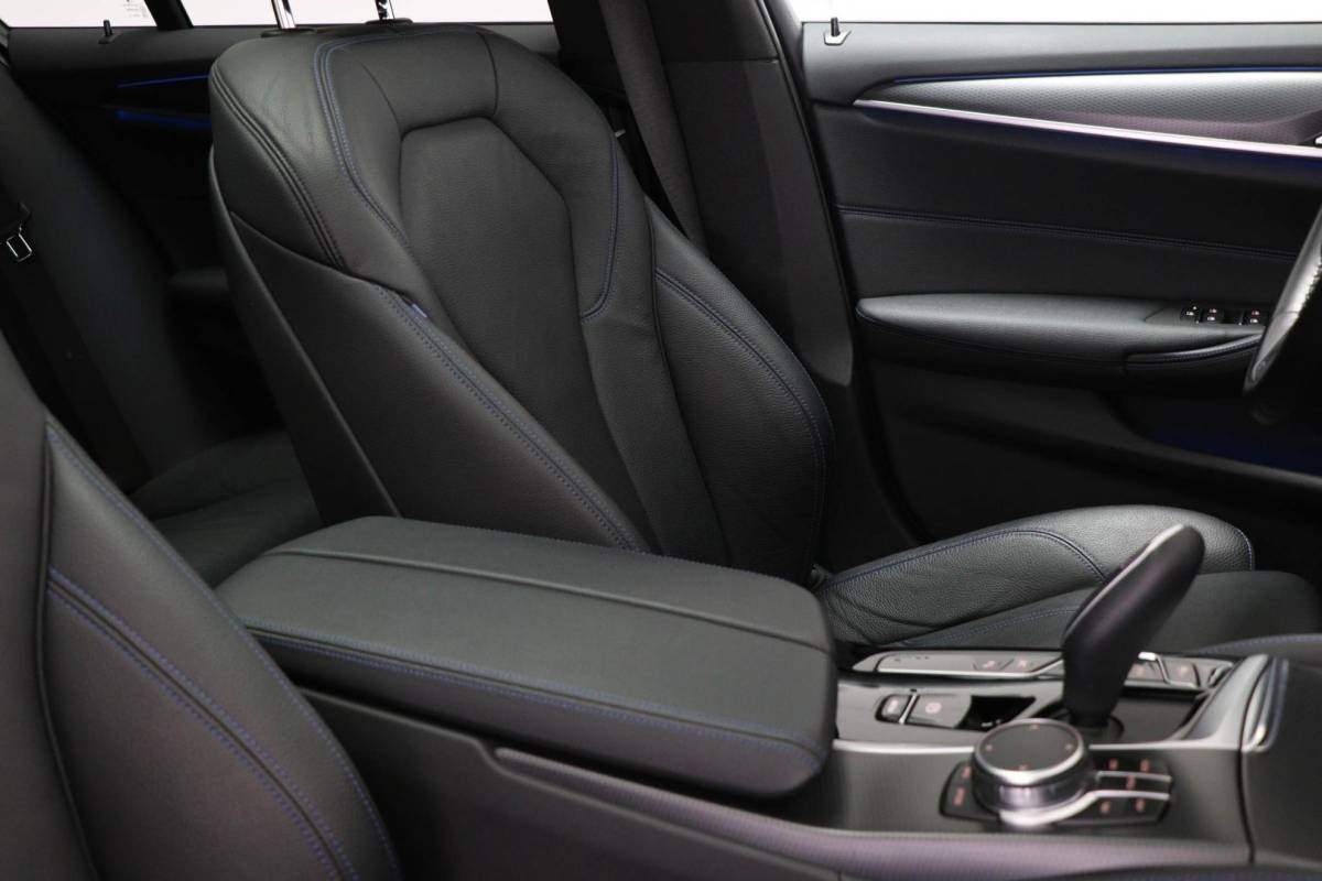 BMW 5 Serie BMW 5-serie Touring 530e M-Sport Business Edition Plus | PANORAMADAK | COMFORT ACCES / SAFETY / PARKING- PACK | HEAD UP