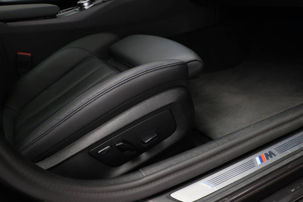 BMW 5 Serie BMW 5-serie Touring 530e M-Sport Business Edition Plus | PANORAMADAK | COMFORT ACCES / SAFETY / PARKING- PACK | HEAD UP