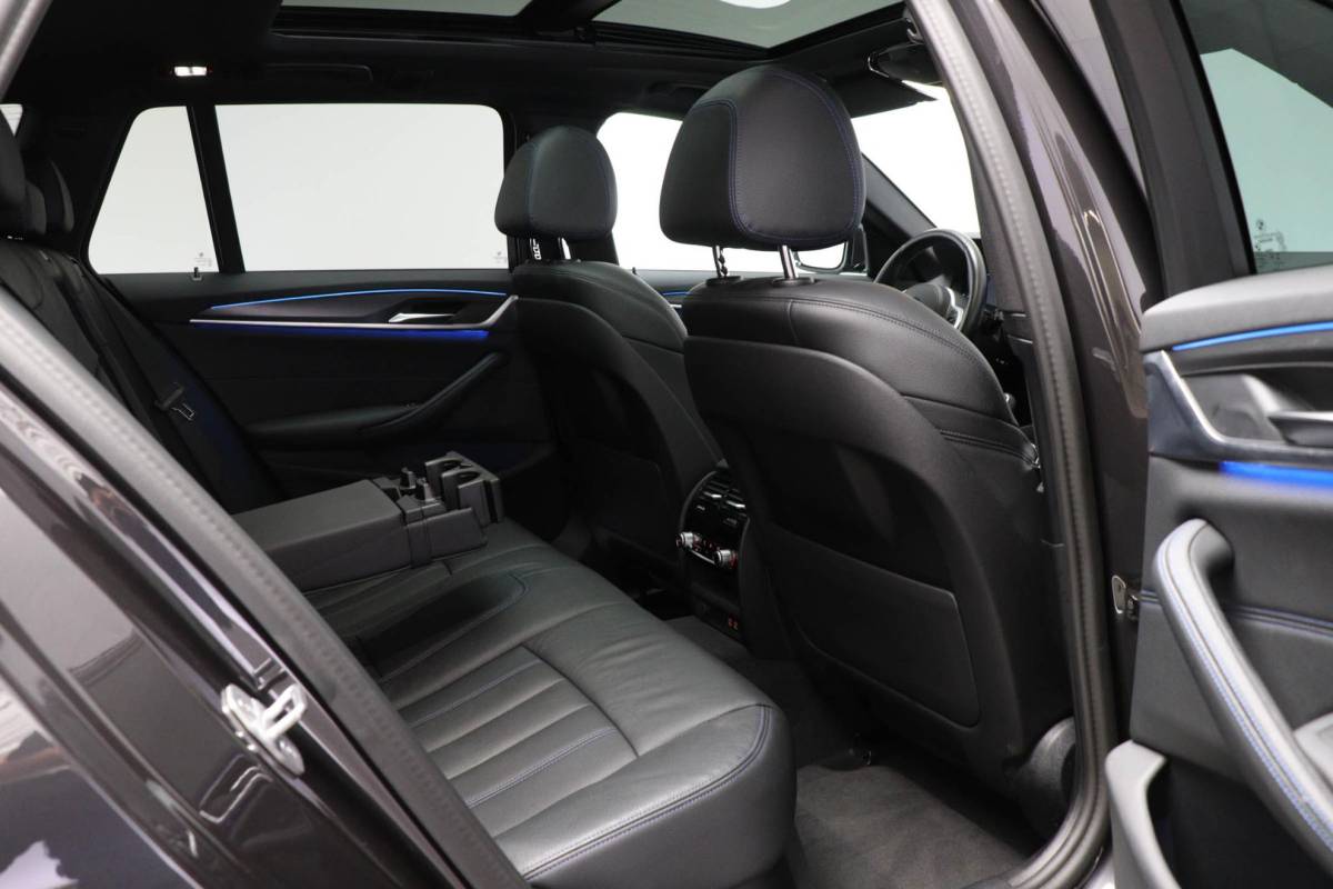 BMW 5 Serie BMW 5-serie Touring 530e M-Sport Business Edition Plus | PANORAMADAK | COMFORT ACCES / SAFETY / PARKING- PACK | HEAD UP