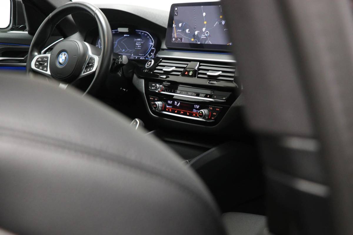 BMW 5 Serie BMW 5-serie Touring 530e M-Sport Business Edition Plus | PANORAMADAK | COMFORT ACCES / SAFETY / PARKING- PACK | HEAD UP