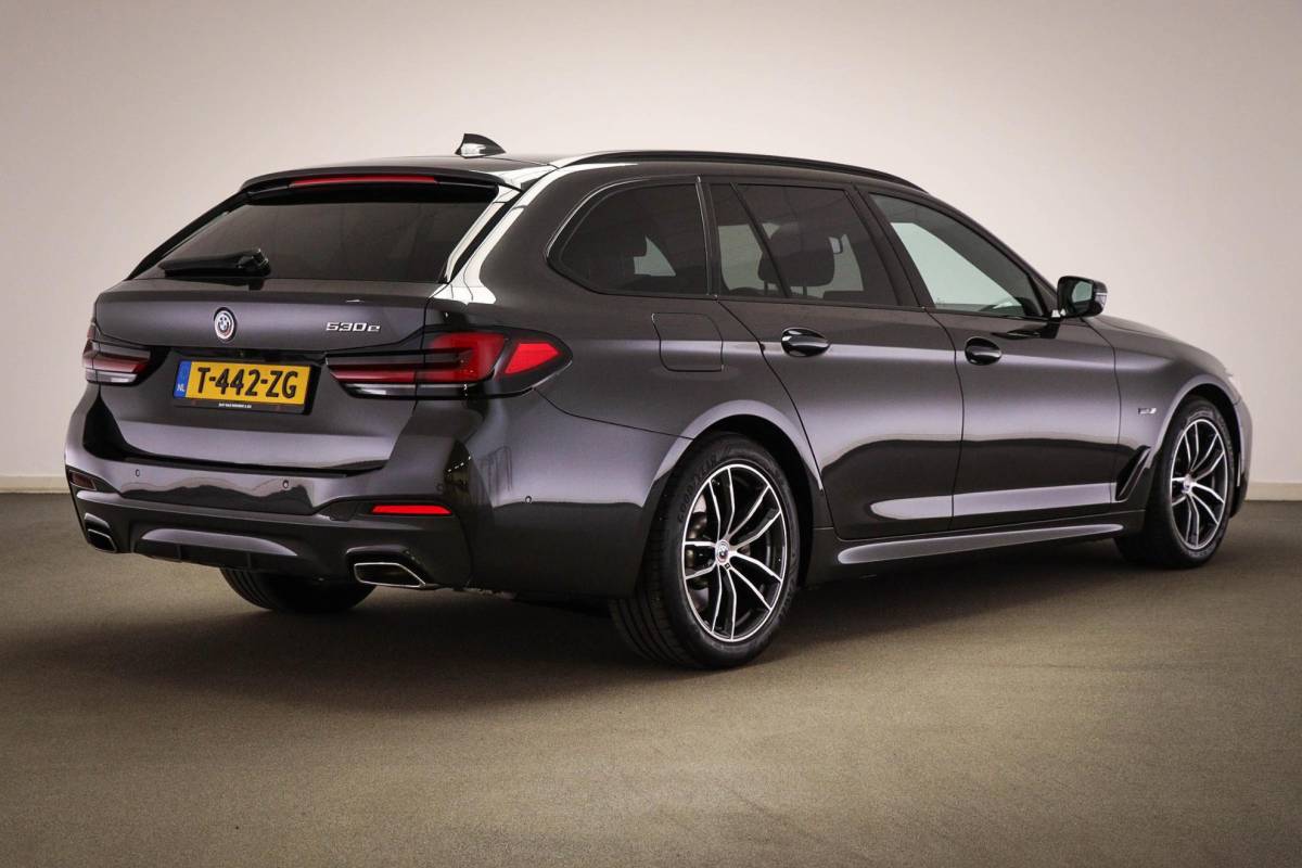 BMW 5 Serie BMW 5-serie Touring 530e M-Sport Business Edition Plus | PANORAMADAK | COMFORT ACCES / SAFETY / PARKING- PACK | HEAD UP