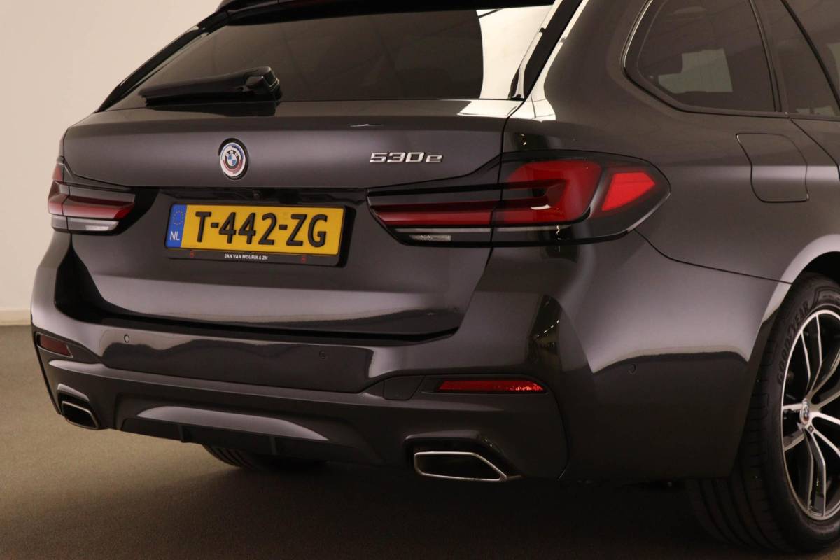 BMW 5 Serie BMW 5-serie Touring 530e M-Sport Business Edition Plus | PANORAMADAK | COMFORT ACCES / SAFETY / PARKING- PACK | HEAD UP