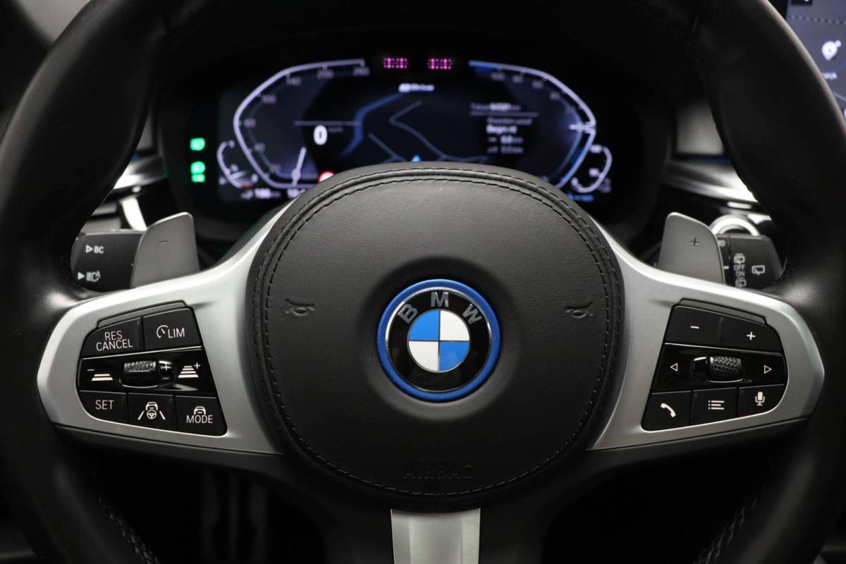 BMW 5 Serie BMW 5-serie Touring 530e M-Sport Business Edition Plus | PANORAMADAK | COMFORT ACCES / SAFETY / PARKING- PACK | HEAD UP