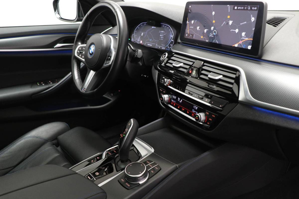 BMW 5 Serie BMW 5-serie Touring 530e M-Sport Business Edition Plus | PANORAMADAK | COMFORT ACCES / SAFETY / PARKING- PACK | HEAD UP