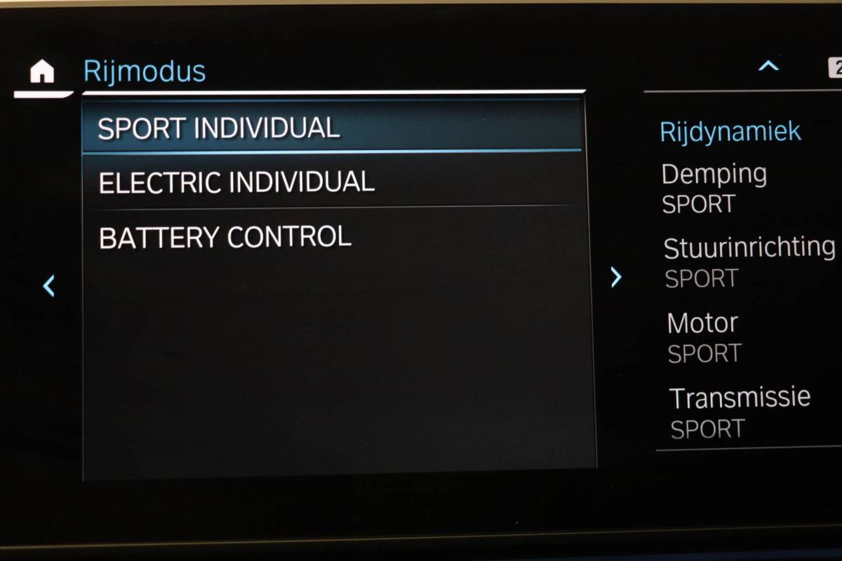 BMW 5 Serie BMW 5-serie Touring 530e M-Sport Business Edition Plus | PANORAMADAK | COMFORT ACCES / SAFETY / PARKING- PACK | HEAD UP