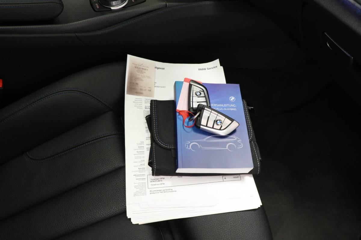 BMW 5 Serie BMW 5-serie Touring 530e M-Sport Business Edition Plus | PANORAMADAK | COMFORT ACCES / SAFETY / PARKING- PACK | HEAD UP