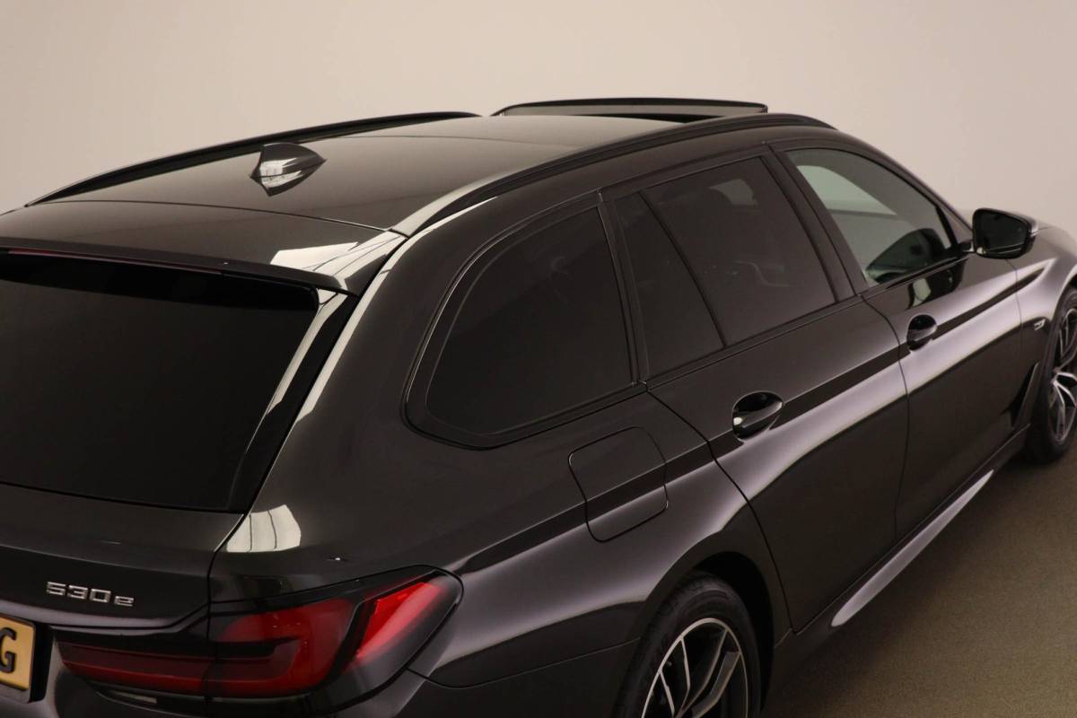 BMW 5 Serie BMW 5-serie Touring 530e M-Sport Business Edition Plus | PANORAMADAK | COMFORT ACCES / SAFETY / PARKING- PACK | HEAD UP