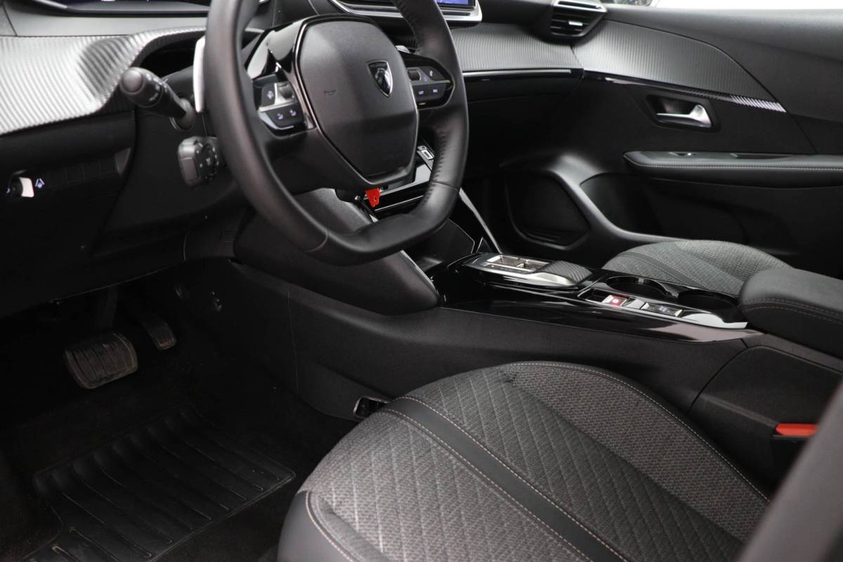 Peugeot 208 Peugeot 208 Hybrid 100 e-DCS6 Allure | NAVI / DRIVE ASSIST PLUS- PACK | STOELVERWARMING | DAB | APPLE | CAMERA