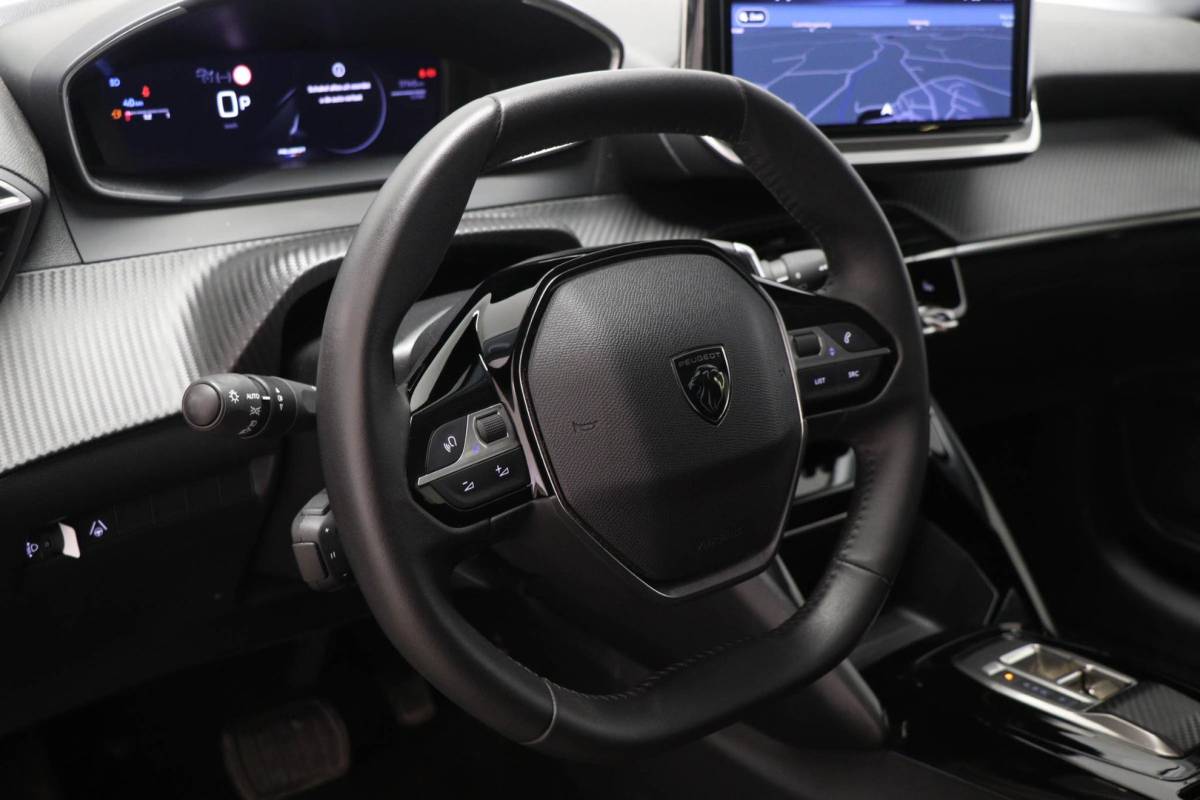 Peugeot 208 Peugeot 208 Hybrid 100 e-DCS6 Allure | NAVI / DRIVE ASSIST PLUS- PACK | STOELVERWARMING | DAB | APPLE | CAMERA