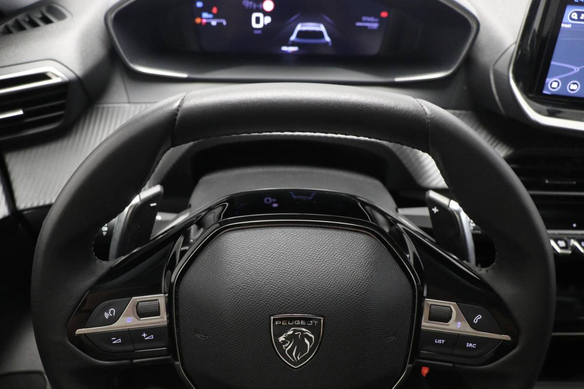 Peugeot 208 Peugeot 208 Hybrid 100 e-DCS6 Allure | NAVI / DRIVE ASSIST PLUS- PACK | STOELVERWARMING | DAB | APPLE | CAMERA