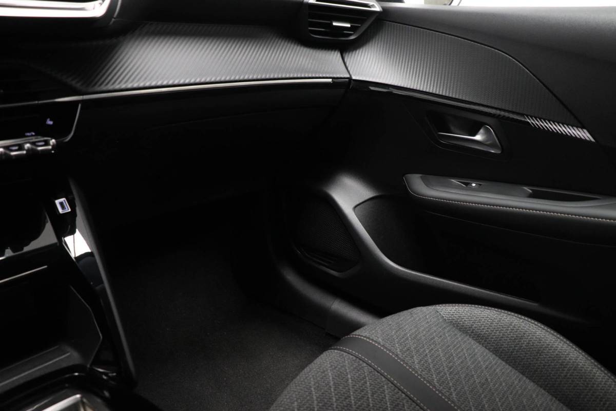 Peugeot 208 Peugeot 208 Hybrid 100 e-DCS6 Allure | NAVI / DRIVE ASSIST PLUS- PACK | STOELVERWARMING | DAB | APPLE | CAMERA