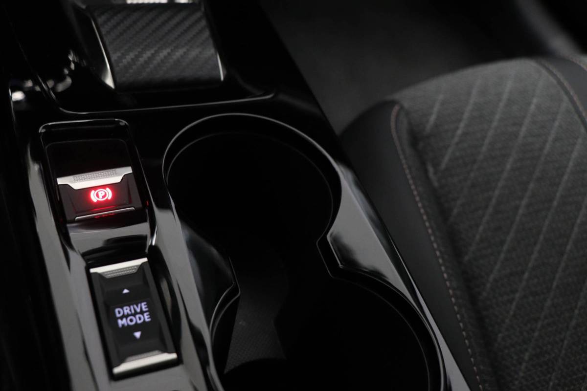 Peugeot 208 Peugeot 208 Hybrid 100 e-DCS6 Allure | NAVI / DRIVE ASSIST PLUS- PACK | STOELVERWARMING | DAB | APPLE | CAMERA