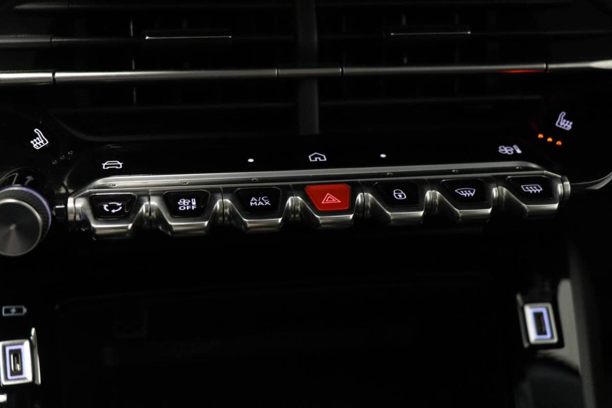 Peugeot 208 Peugeot 208 Hybrid 100 e-DCS6 Allure | NAVI / DRIVE ASSIST PLUS- PACK | STOELVERWARMING | DAB | APPLE | CAMERA