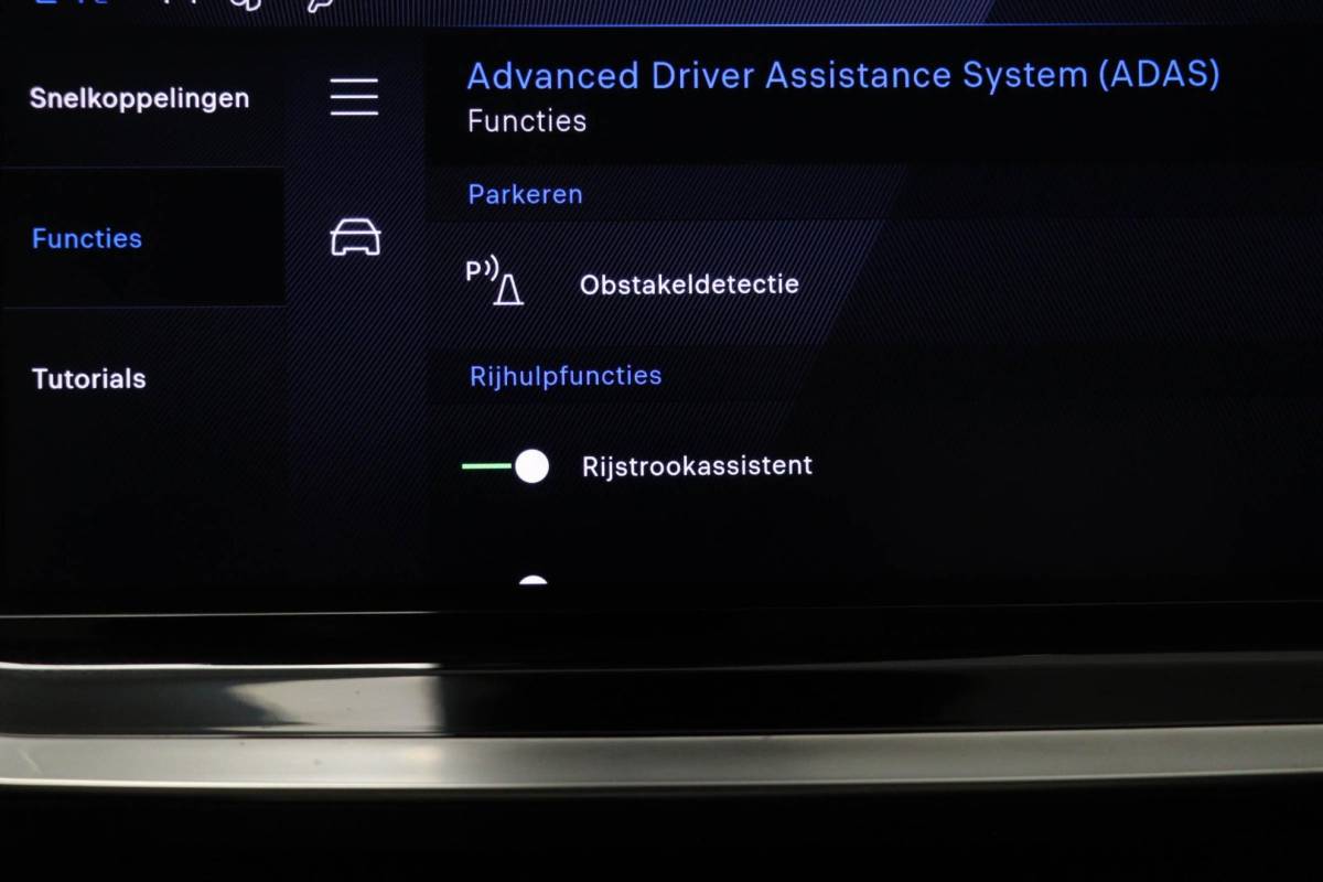 Peugeot 208 Peugeot 208 Hybrid 100 e-DCS6 Allure | NAVI / DRIVE ASSIST PLUS- PACK | STOELVERWARMING | DAB | APPLE | CAMERA
