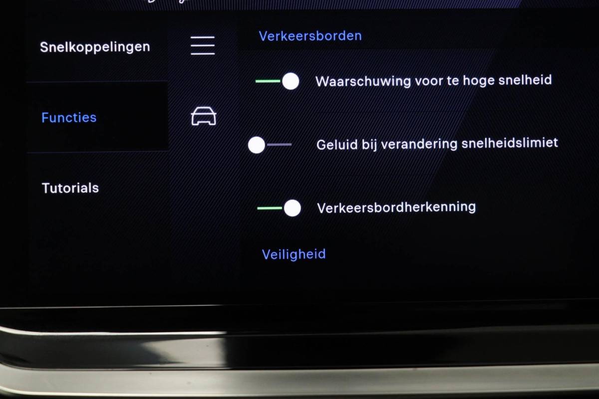 Peugeot 208 Peugeot 208 Hybrid 100 e-DCS6 Allure | NAVI / DRIVE ASSIST PLUS- PACK | STOELVERWARMING | DAB | APPLE | CAMERA